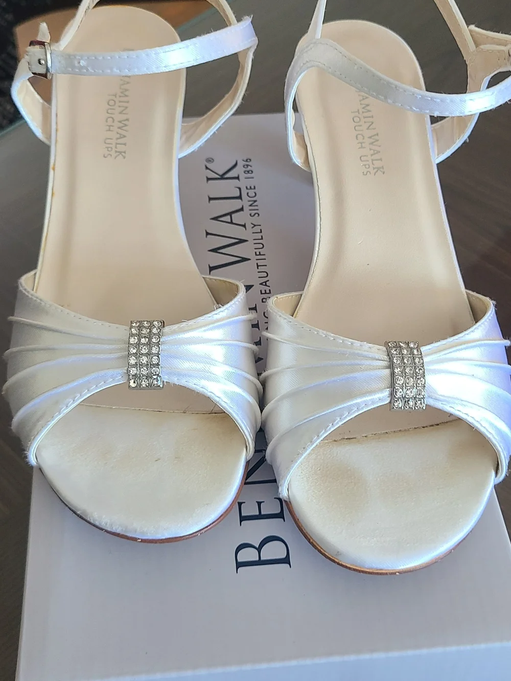 Girls White Touch Ups by Benjamin Walk Talia Dyeables Sandals Size 3.5